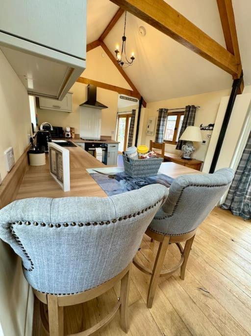 The Paws And Wander Hideaway Villa Mitchel Troy Buitenkant foto