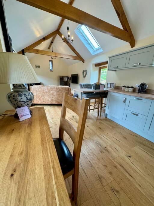 The Paws And Wander Hideaway Villa Mitchel Troy Buitenkant foto