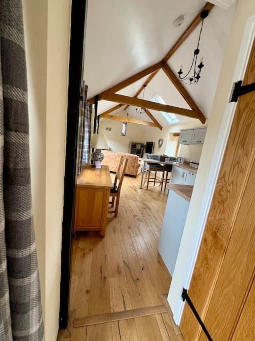 The Paws And Wander Hideaway Villa Mitchel Troy Buitenkant foto